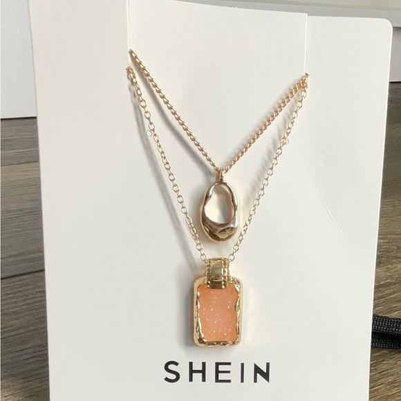 SHEIN Classic Layered Cut Out Briolette Necklace W/ PINK Resin Square Pendant - Picture 3 of 7